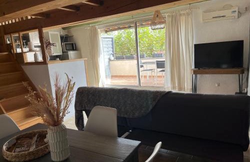 Entraigues-sur-la-Sorgue Apartamento | Duplex lumineux sur gde TERRASSE, BALNEO double, parking privé, CLIM, local vélos