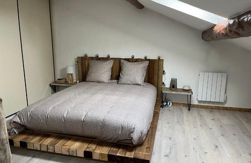Entraigues-sur-la-Sorgue Apartamento | Duplex lumineux sur gde TERRASSE, BALNEO double, parking privé, CLIM, local vélos