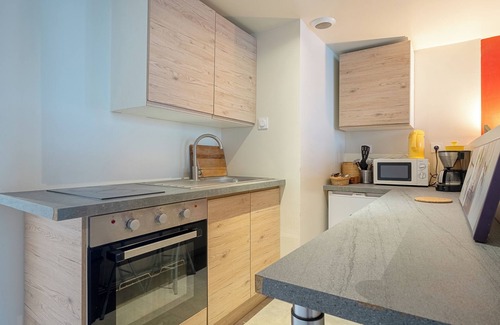 Arsenal-Redon Apartamento | Apartamento-estudio dúplex 'Cosy Hyper Centre Rennes' con jardín compartido y Wi-Fi
