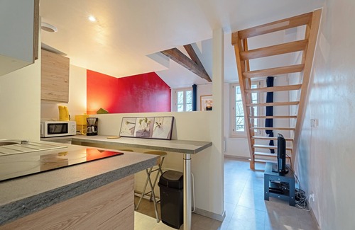 Arsenal-Redon Apartamento | Apartamento-estudio dúplex 'Cosy Hyper Centre Rennes' con jardín compartido y Wi-Fi