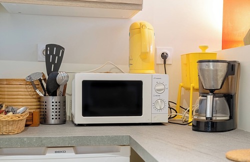 Arsenal-Redon Apartamento | Apartamento-estudio dúplex 'Cosy Hyper Centre Rennes' con jardín compartido y Wi-Fi