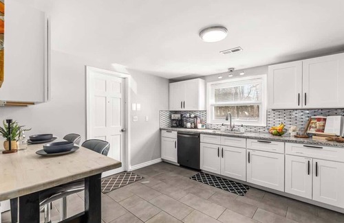 Shelby Township Casa | NEW! Relaxing & Peaceful 2 BR FLAT | Top Location