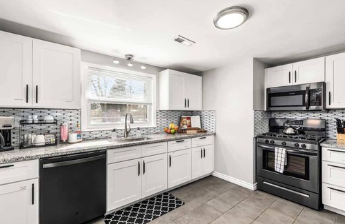 Shelby Township Casa | NEW! Relaxing & Peaceful 2 BR FLAT | Top Location