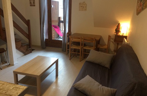 Bagneres-de-Luchon Apartamento | Duplex T2 Cabin al pie de los teleféricos con estacionamiento