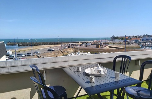 Grandcamp-Maisy Apartamento | Duplex & terrasse, sea and port view 2minutes from fish market and restaurants