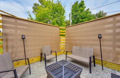 Springfield Apartamento | Duplex with Fire Pit about 1 Mi to MGM Springfield!