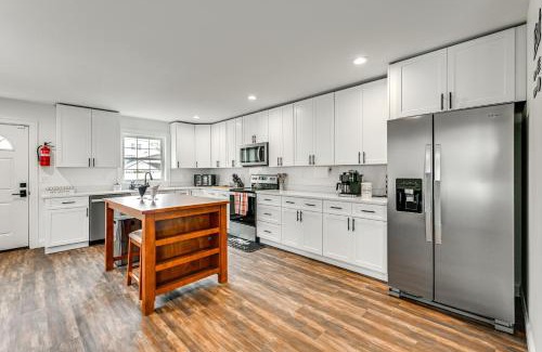 Springfield Apartamento | Duplex with Fire Pit about 1 Mi to MGM Springfield!