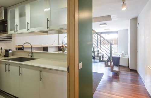 El Putget i Farro Apartamento | Dúplex con Piscina y Terraza muy cerca del Museo Gaudí 3 hab- 8 pax -WiFi Gratis