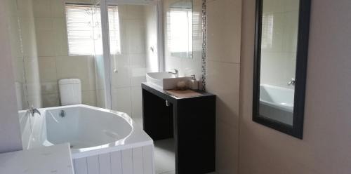 Koelenhof Apartamento | Durbanville Luxury Living Private Room