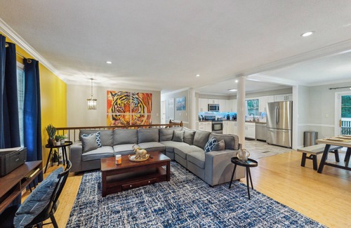 Durham Casa | Durham 4BR/3BA: Game Room, Pool, Art! Sleeps 10