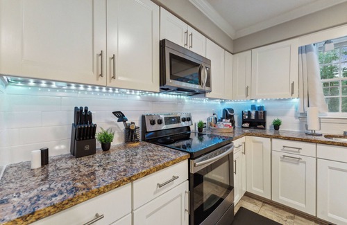 Durham Casa | Durham 4BR/3BA: Game Room, Pool, Art! Sleeps 10
