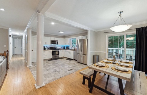 Durham Casa | Durham 4BR/3BA: Game Room, Pool, Art! Sleeps 10