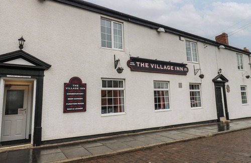 Seaham Cabaña | DURHAM CASTLE ROOM, pet friendly in Murton, County Durham