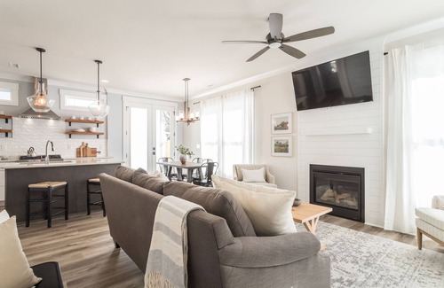 Durham Casa | Durham's Modern FarmHome! Minutes from Downtown and a mile from Duke University!