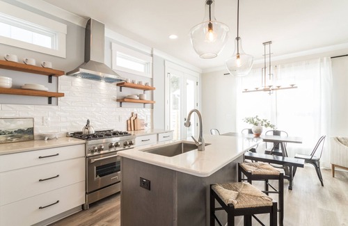 Durham Casa | Durham's Modern FarmHouse & Guest House minutes from Downtown & Duke University!