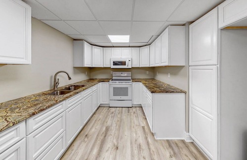 Tobyhanna Villa | Duskbloom Villa – Premium 10BR Retreat with Hot Tub & Theater