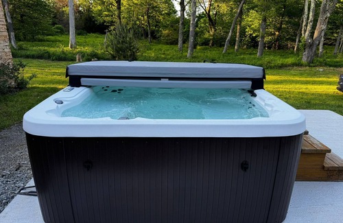 Tobyhanna Villa | Duskbloom Villa – Premium 10BR Retreat with Hot Tub & Theater