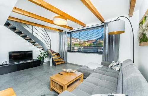 Prague 16 Apartamento | Dvouložnicový mezonetový apartmán se dvěma koupelnami v rodinné vile