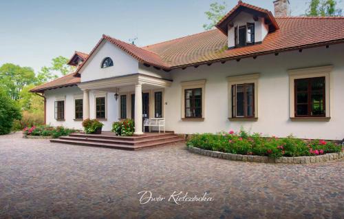 gmina Moszczenica Casa | Dwór w Kiełczówce