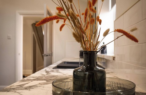 Sunderland Casa | Dwell Living Luxurious 5BD House Central