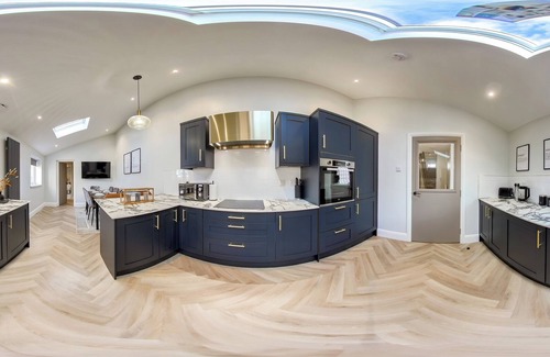 Sunderland Casa | Dwell Living Luxurious 5BD House Central