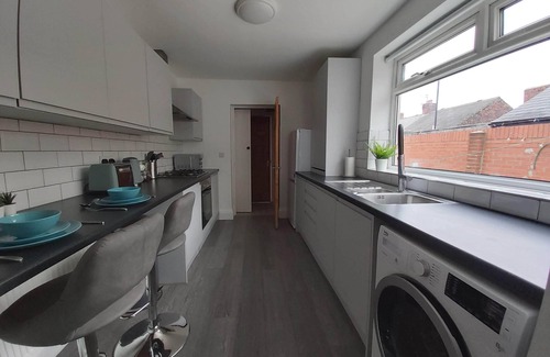 Sunderland Casa | Dwell Living Sleeps 4 with free parking wifi, smart TV