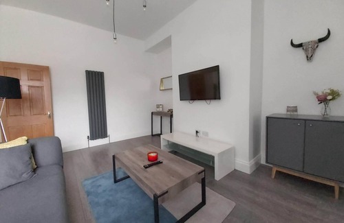 Sunderland Casa | Dwell Living Sleeps 4 with free parking wifi, smart TV