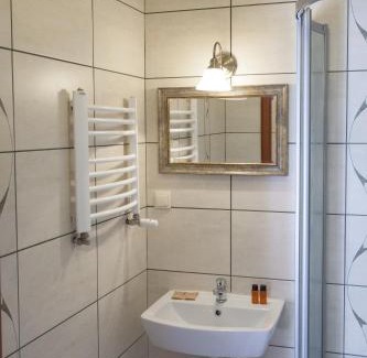 Smardzewice Cama Y Desayuno | Dworek Biały Domek