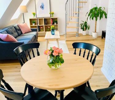 Klodzko Miasto Apartamento | Dwupiętrowy apartament rodzinny w centrum miasta z darmowym parkingiem Pod Złotym Lwem V