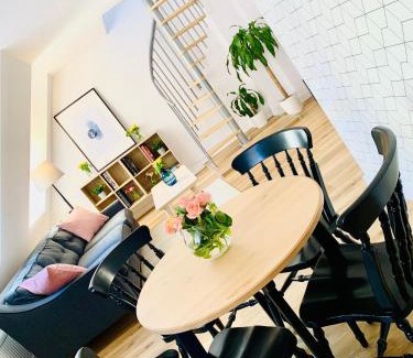 Klodzko Miasto Apartamento | Dwupiętrowy apartament rodzinny w centrum miasta z darmowym parkingiem Pod Złotym Lwem V