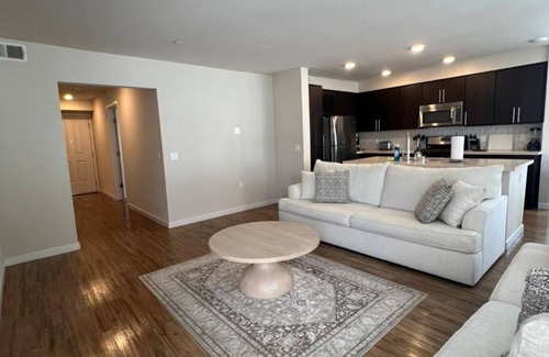 Point Loma Heights Apartamento | Dylan Point Loma- Charming 2-bedroom apartment with fitness room and AC.