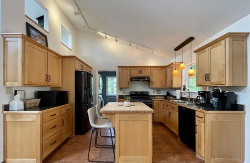 Hot Springs Cabina | Dynamite Mountain House, beautiful views! Hot Tub! Firepit!