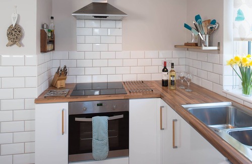Rhosneigr Cabaña | Dysynni: una casa unifamiliar de 4 camas con capacidad para 6 personas en 3 habitaciones