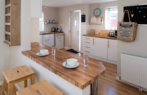Rhosneigr Cabaña | Dysynni: una casa unifamiliar de 4 camas con capacidad para 6 personas en 3 habitaciones
