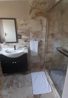 Klerksdorp Casa | Dzana guesthouse