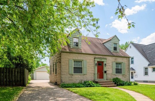 Menasha Casa | Eᴅɢᴇᴡᴀᴛᴇʀ Oᴀsɪs - Sleeps 8