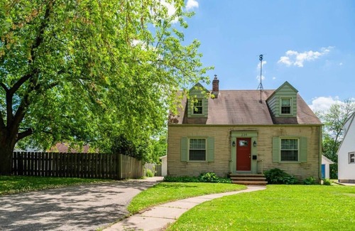 Menasha Casa | Eᴅɢᴇᴡᴀᴛᴇʀ Oᴀsɪs - Sleeps 8