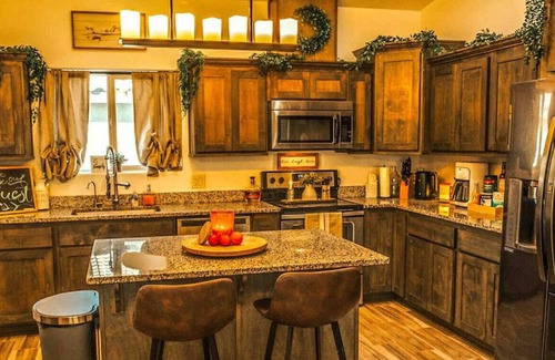 Yuma Casa | E 34th St. · Stunning 3BR+King House W/Huge TV, Fire Pit & BBQ!