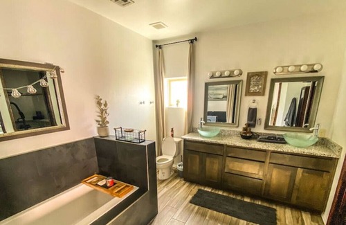 Yuma Casa | E 34th St. · Stunning 3BR+King House W/Huge TV, Fire Pit & BBQ!