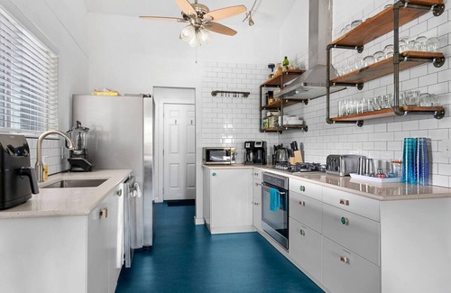 Govalle Casa | E. Austin Family Hangout! Pool & BBQ -Fully fenced
