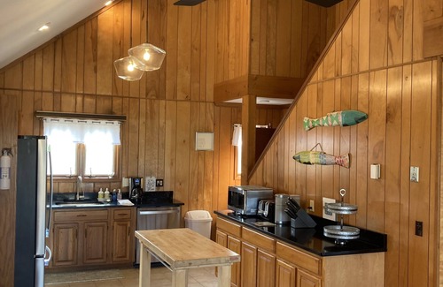 Whalehead Beach Casa | E-SEA-LIVIN' Oceanside Coastal Cottage in Corolla, 4 min walk to the beach!