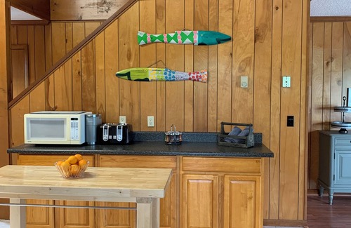 Whalehead Beach Casa | E-SEA-LIVIN' Oceanside Coastal Cottage in Corolla, 4 min walk to the beach!