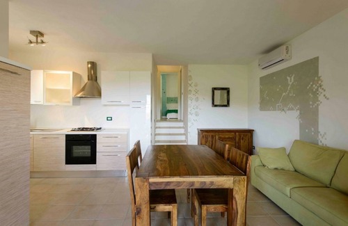 Baja Sardinia Apartamento | Ea Bianca Three-room apartment sleeps 6, sea view, A.C