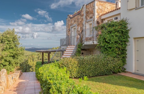 Baja Sardinia Apartamento | Ea Bianca Trilo 2Km From The Beach, Baja Sardinia, Italy