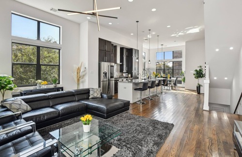 East Downtown Houston Casa | EADO Lux 3-Story w/Rooftop Views
