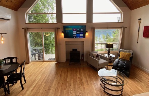 Blind Bay Casa | EAGLE BAY SEMI-LAKEFRONT - 2 PRIVATE SUITES - KING BEDS - LAKE ACCESS