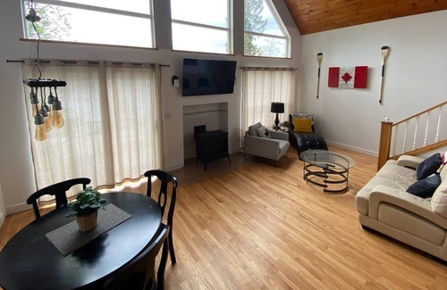 Blind Bay Casa | EAGLE BAY SEMI-LAKEFRONT - 2 PRIVATE SUITES - KING BEDS - LAKE ACCESS
