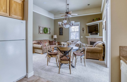 Redmond Casa | Eagle Crest 2 Bedroom Single Level Pet Friendly Home with a Hot Tub