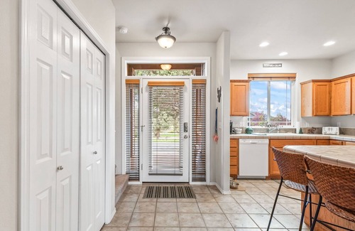 Redmond Condominio | Eagle Crest Condo on Golf Course w/ HOT TUB, Dogs Welcome!