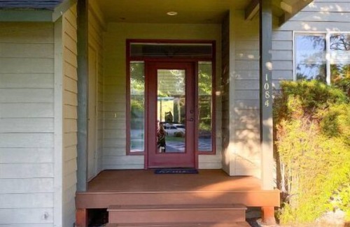 Redmond Casa | Eagle Crest dog friendly on the golf course home